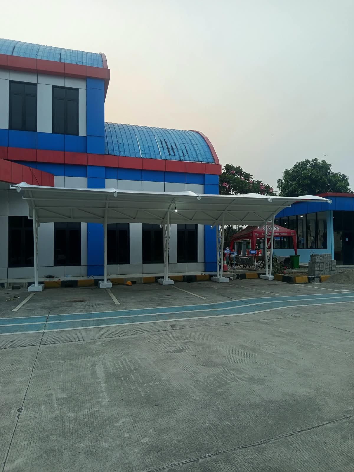 Parkiran kantor tensile membrane Cikarang