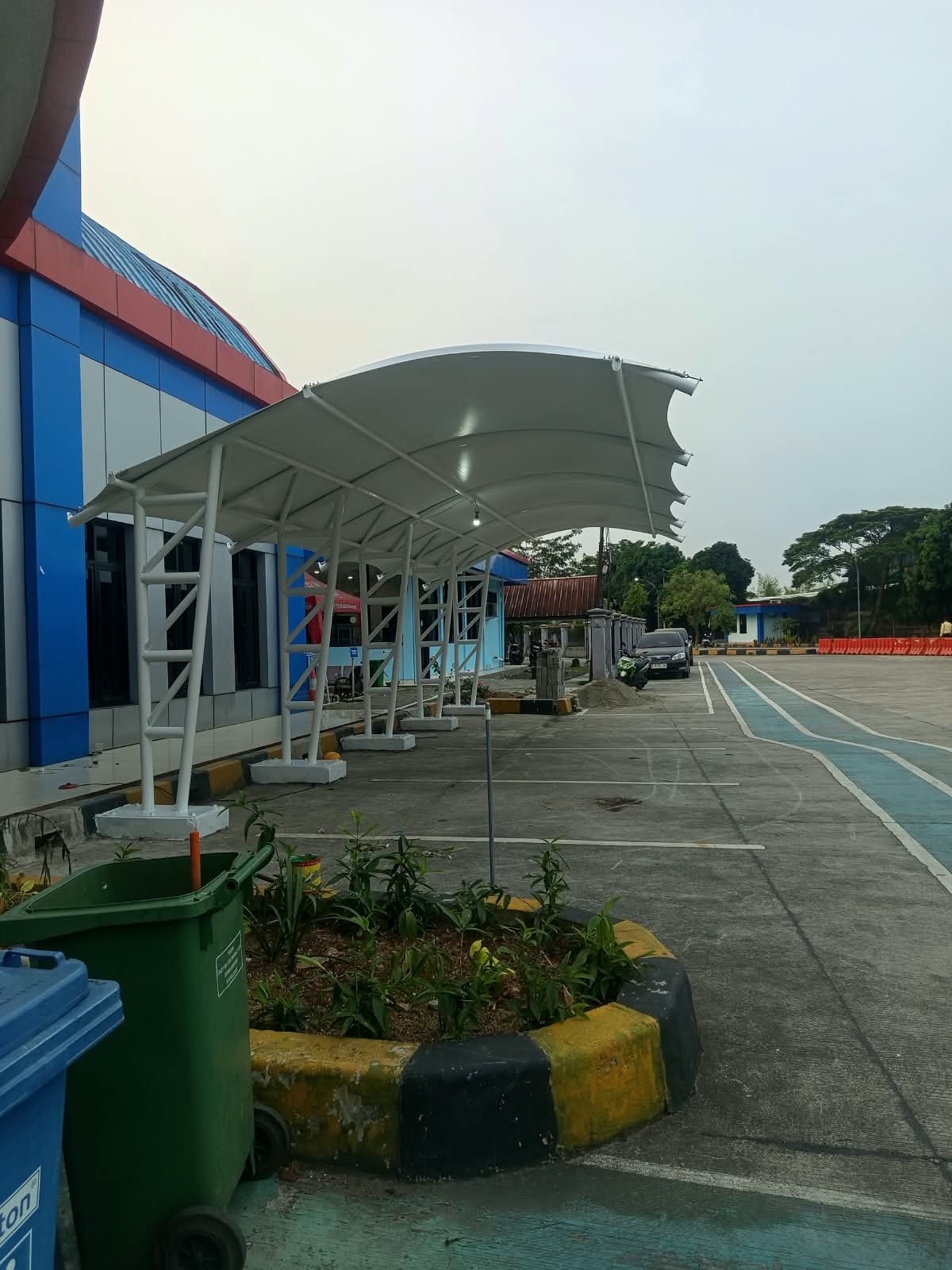 Carport tensile membrane dua mobil Bekasi