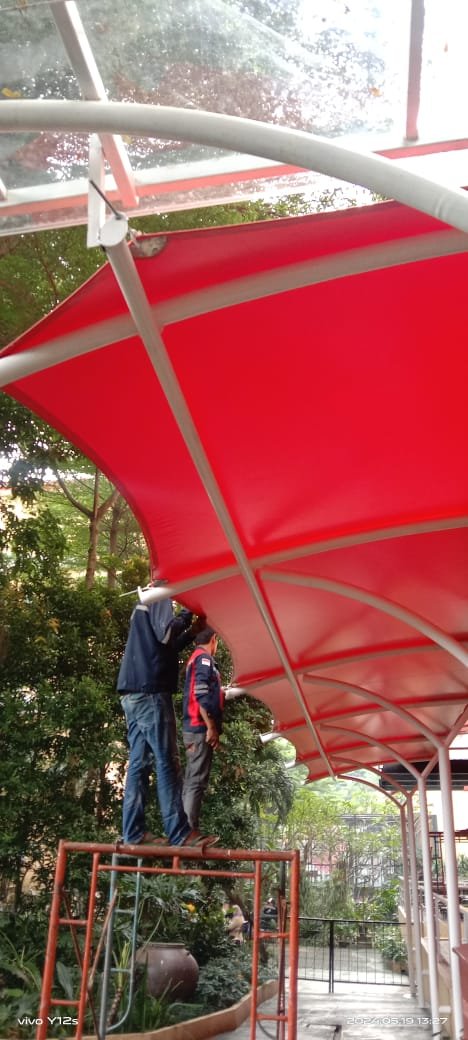 Pemasangan Profesional Canopy Membran oleh Tim Ahli